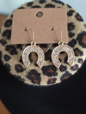 NWT Goldtone Horseshoe Earrings